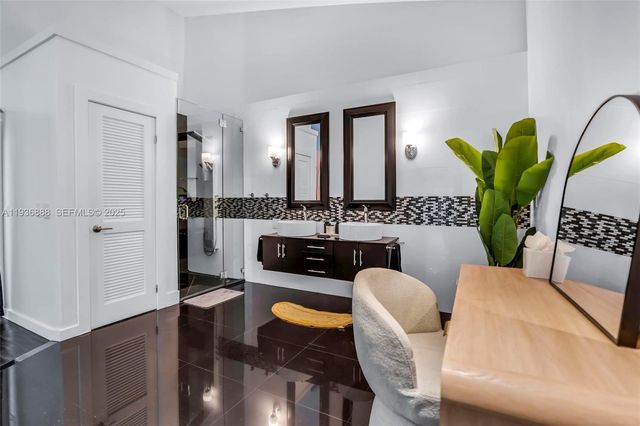 801 NW 24th St, Wilton Manors, FL 33311