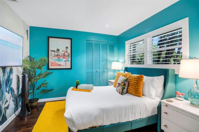 801 NW 24th St, Wilton Manors, FL 33311