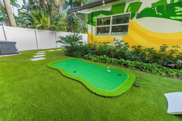 801 NW 24th St, Wilton Manors, FL 33311