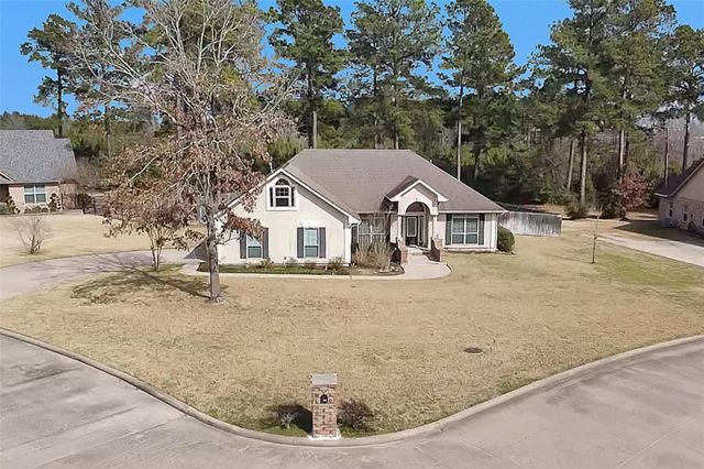 300 Deer Trace Boulevard, Diboll, TX 75941