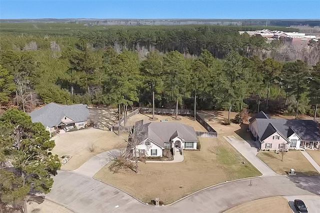 300 Deer Trace Boulevard, Diboll, TX 75941
