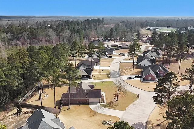 300 Deer Trace Boulevard, Diboll, TX 75941