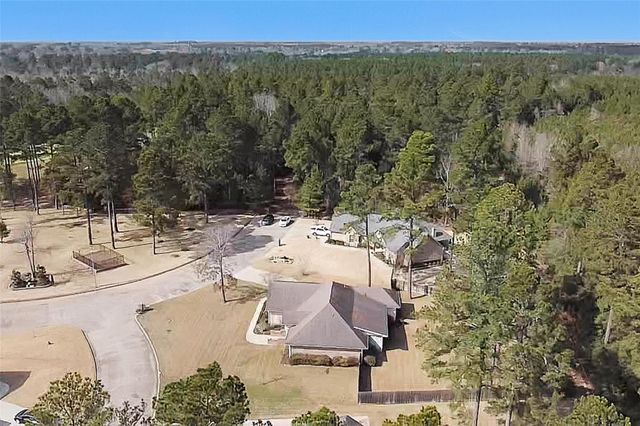 300 Deer Trace Boulevard, Diboll, TX 75941
