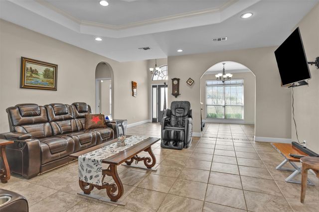 300 Deer Trace Boulevard, Diboll, TX 75941