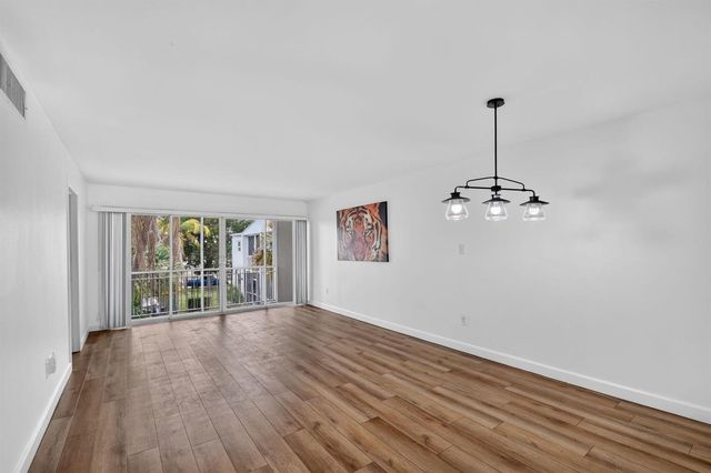 1505 Crescent Circle B24, Lake Park, FL 33403