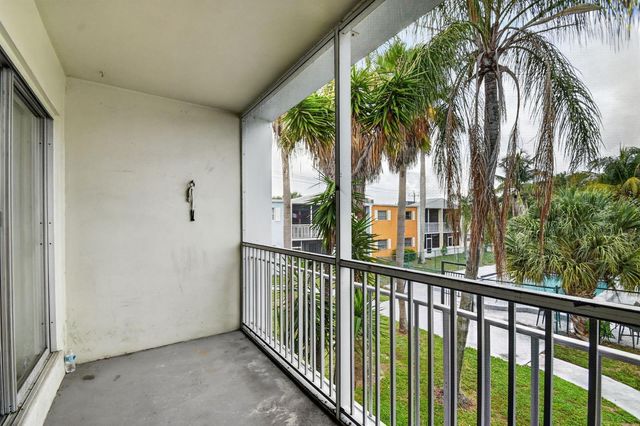 1505 Crescent Circle B24, Lake Park, FL 33403