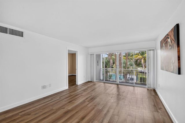 1505 Crescent Circle B24, Lake Park, FL 33403