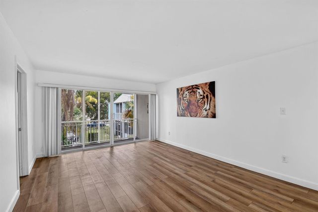 1505 Crescent Circle B24, Lake Park, FL 33403