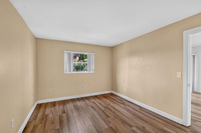 1505 Crescent Circle B24, Lake Park, FL 33403