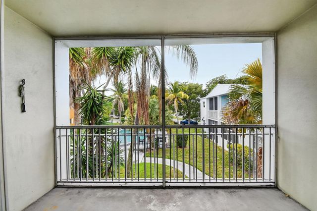 1505 Crescent Circle B24, Lake Park, FL 33403