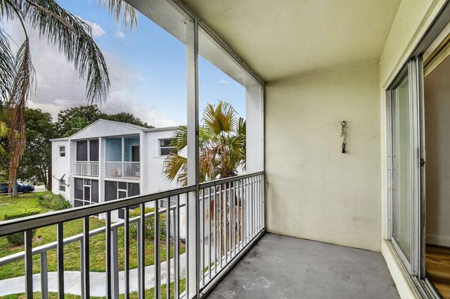 1505 Crescent Circle B24, Lake Park, FL 33403
