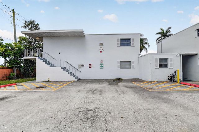 1505 Crescent Circle B24, Lake Park, FL 33403