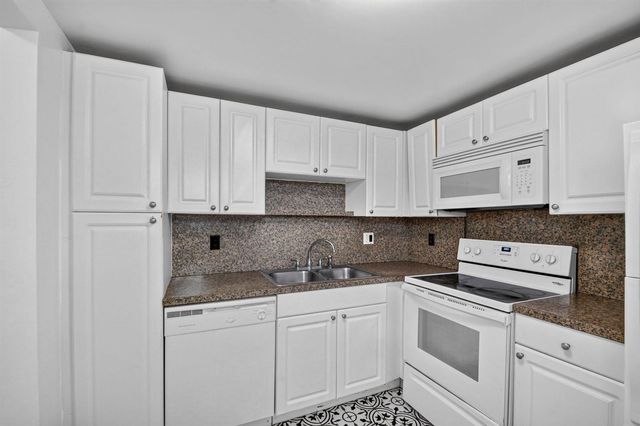 1505 Crescent Circle B24, Lake Park, FL 33403