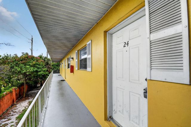 1505 Crescent Circle B24, Lake Park, FL 33403