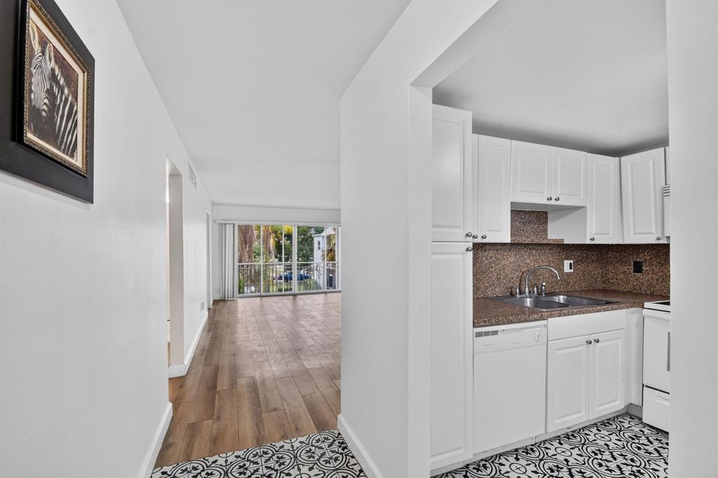 1505 Crescent Circle B24, Lake Park, FL 33403