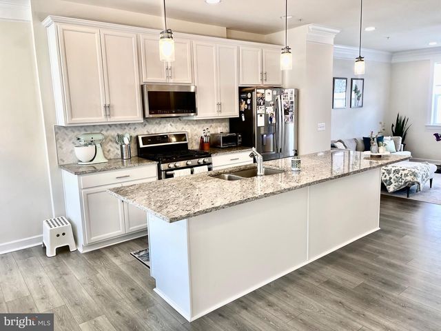 14327 SUMMIT VIEW LN, Rockville, MD 20850