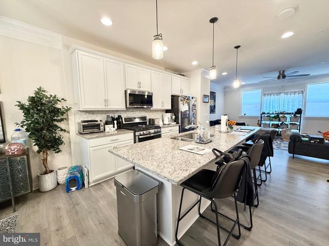 14327 SUMMIT VIEW LN, Rockville, MD 20850