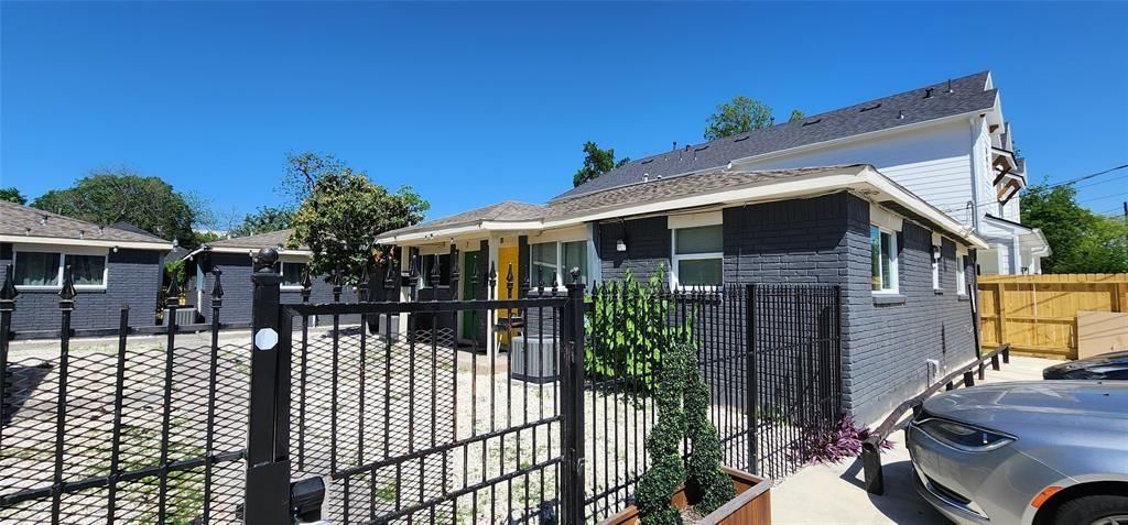 3339 Simmons Street 8, Houston, TX 77004