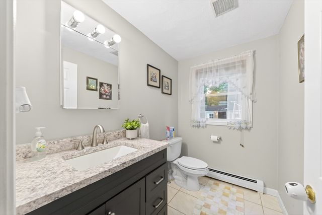 8 Sparrow Ln, Peabody, MA 01960