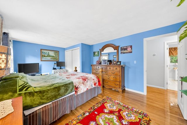 8 Sparrow Ln, Peabody, MA 01960