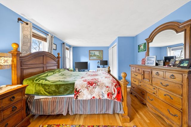 8 Sparrow Ln, Peabody, MA 01960