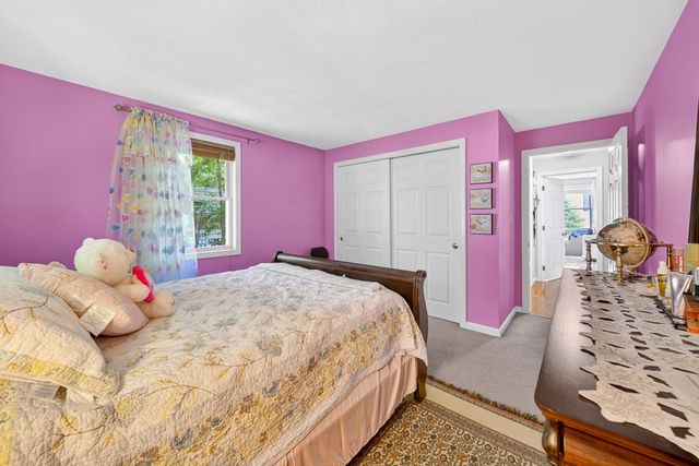 8 Sparrow Ln, Peabody, MA 01960