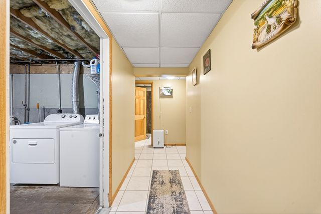 8 Sparrow Ln, Peabody, MA 01960
