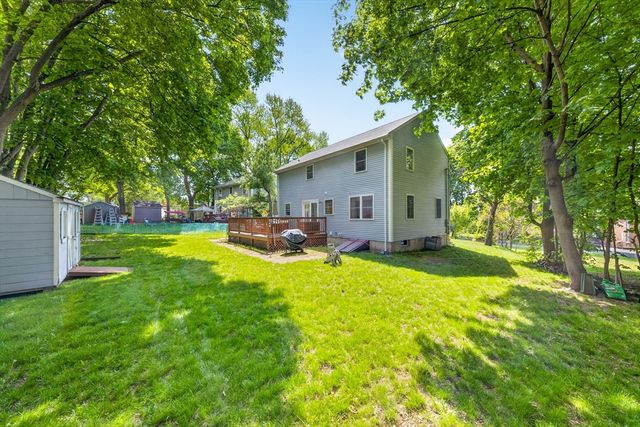 8 Sparrow Ln, Peabody, MA 01960