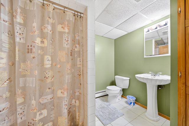 8 Sparrow Ln, Peabody, MA 01960