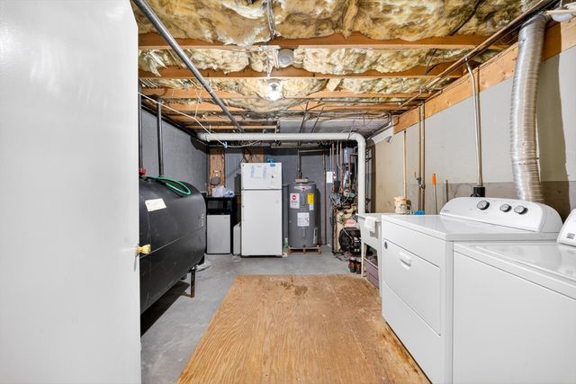 8 Sparrow Ln, Peabody, MA 01960