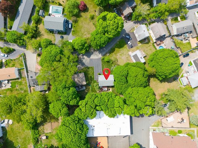 8 Sparrow Ln, Peabody, MA 01960