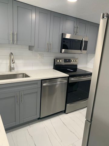 2786 Tennis Club Drive 301, West Palm Beach, FL 33417