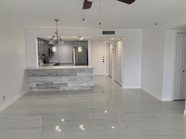 2786 Tennis Club Drive 301, West Palm Beach, FL 33417