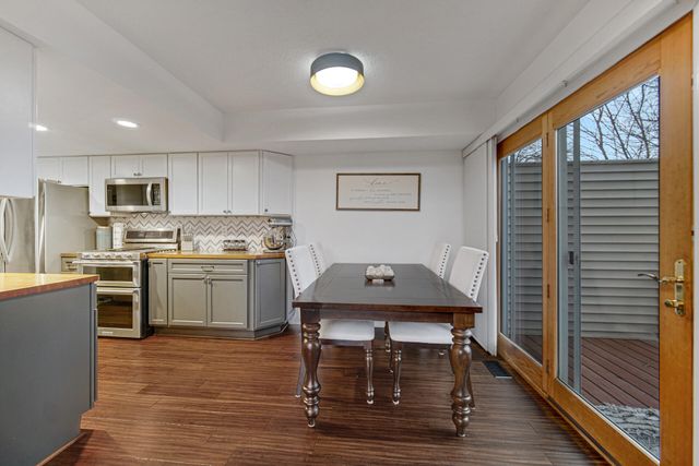 607 Weatherwood Lane, Valparaiso, IN 46383