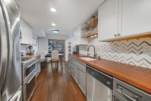 607 Weatherwood Lane, Valparaiso, IN 46383