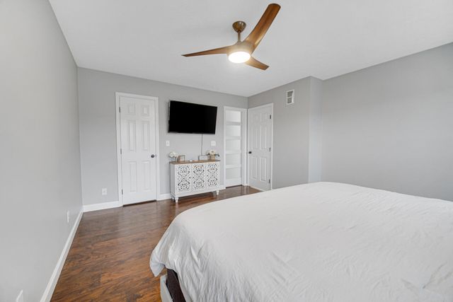 607 Weatherwood Lane, Valparaiso, IN 46383