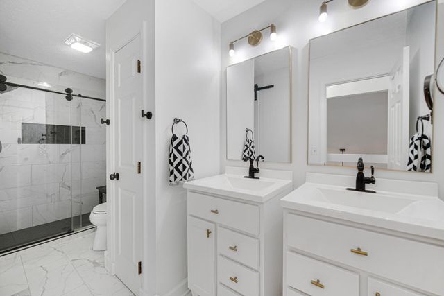 607 Weatherwood Lane, Valparaiso, IN 46383