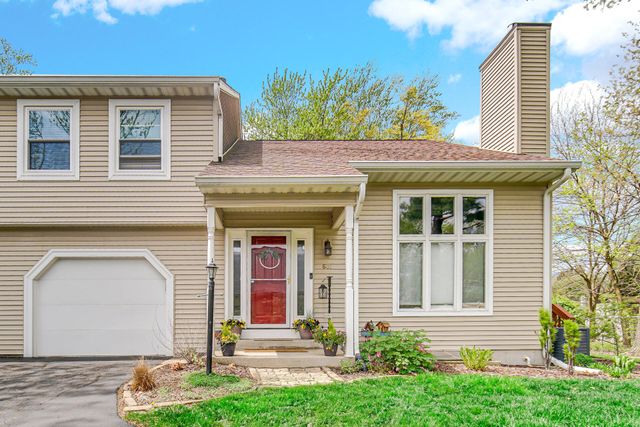 607 Weatherwood Lane, Valparaiso, IN 46383