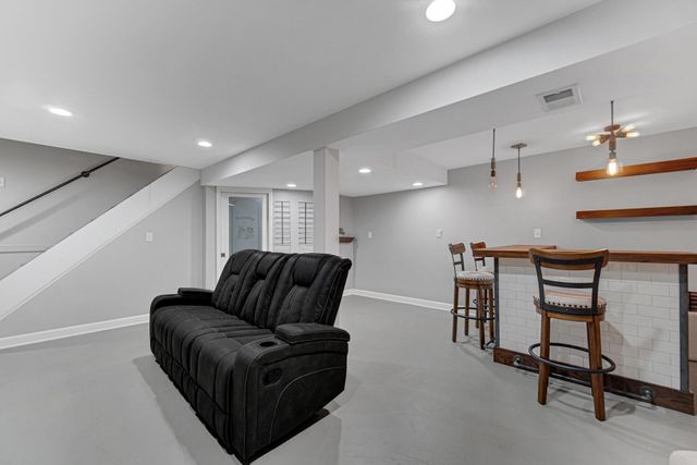 607 Weatherwood Lane, Valparaiso, IN 46383