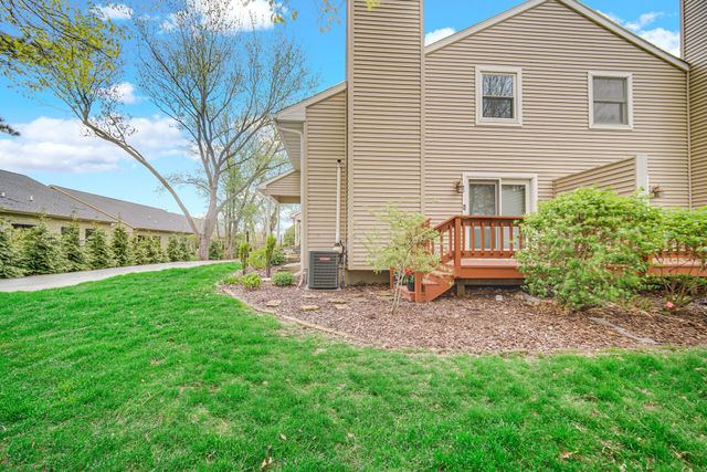 607 Weatherwood Lane, Valparaiso, IN 46383