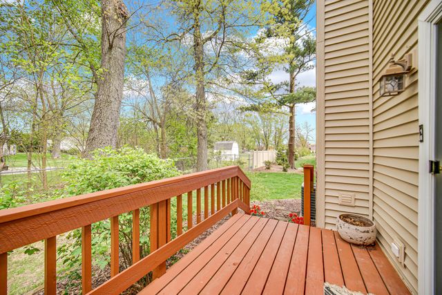 607 Weatherwood Lane, Valparaiso, IN 46383