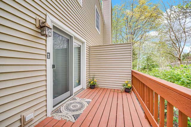 607 Weatherwood Lane, Valparaiso, IN 46383