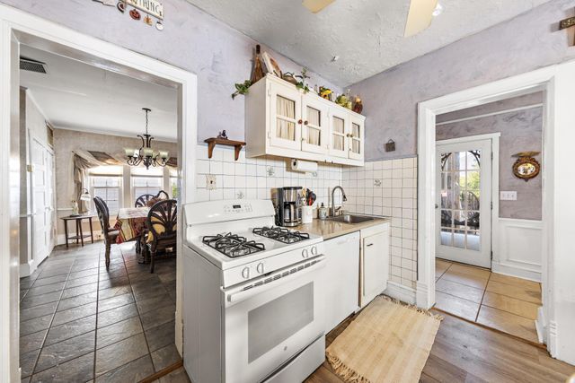 16 N 9TH ST, Surf City, NJ 08008