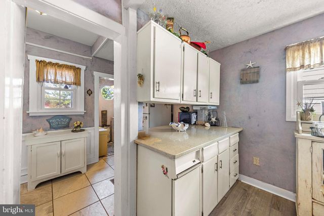 16 N 9TH ST, Surf City, NJ 08008