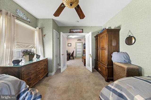16 N 9TH ST, Surf City, NJ 08008