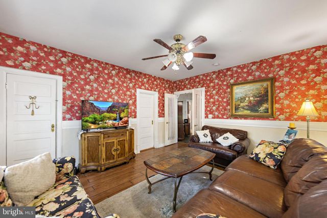 16 N 9TH ST, Surf City, NJ 08008
