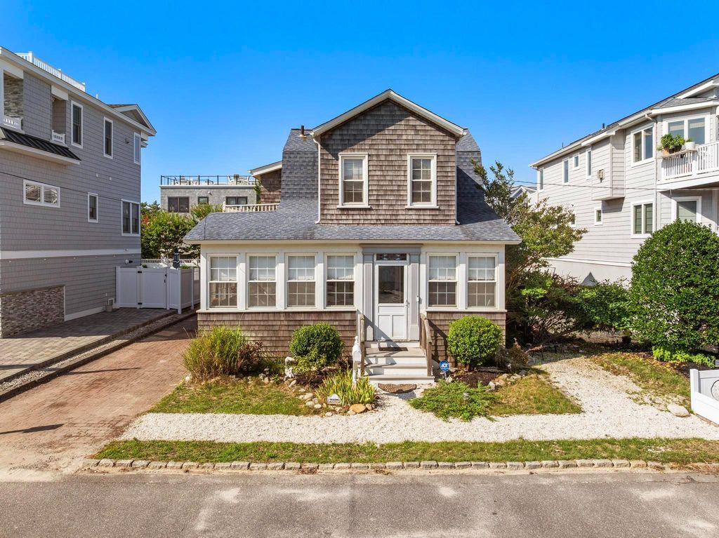 16 N 9TH ST, Surf City, NJ 08008