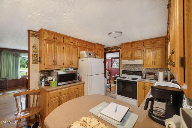 9728 North Highway 421, Shady Valley, TN 37688