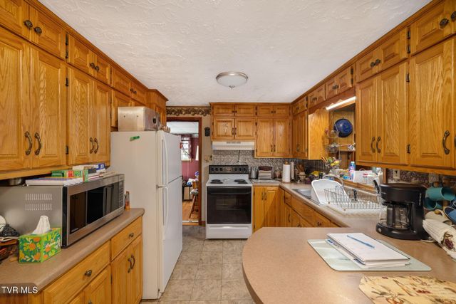 9728 North Highway 421, Shady Valley, TN 37688