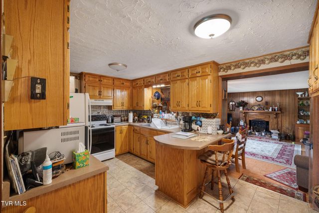 9728 North Highway 421, Shady Valley, TN 37688